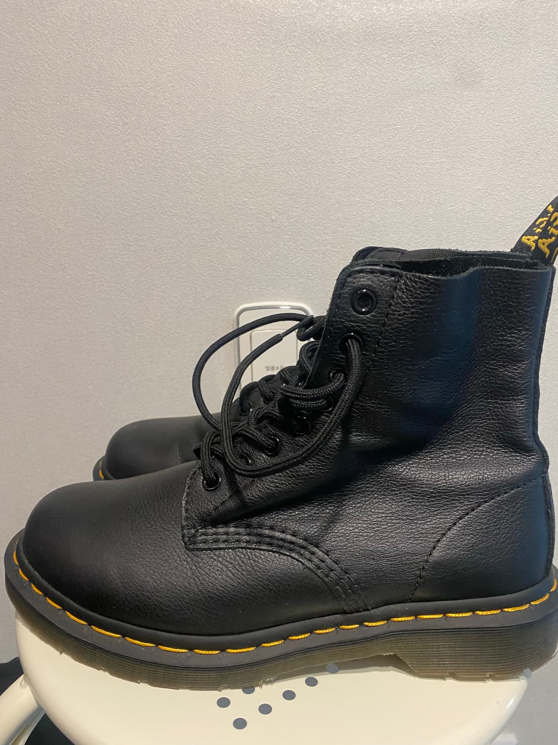 닥터마틴 8홀 부츠 상품이미지3