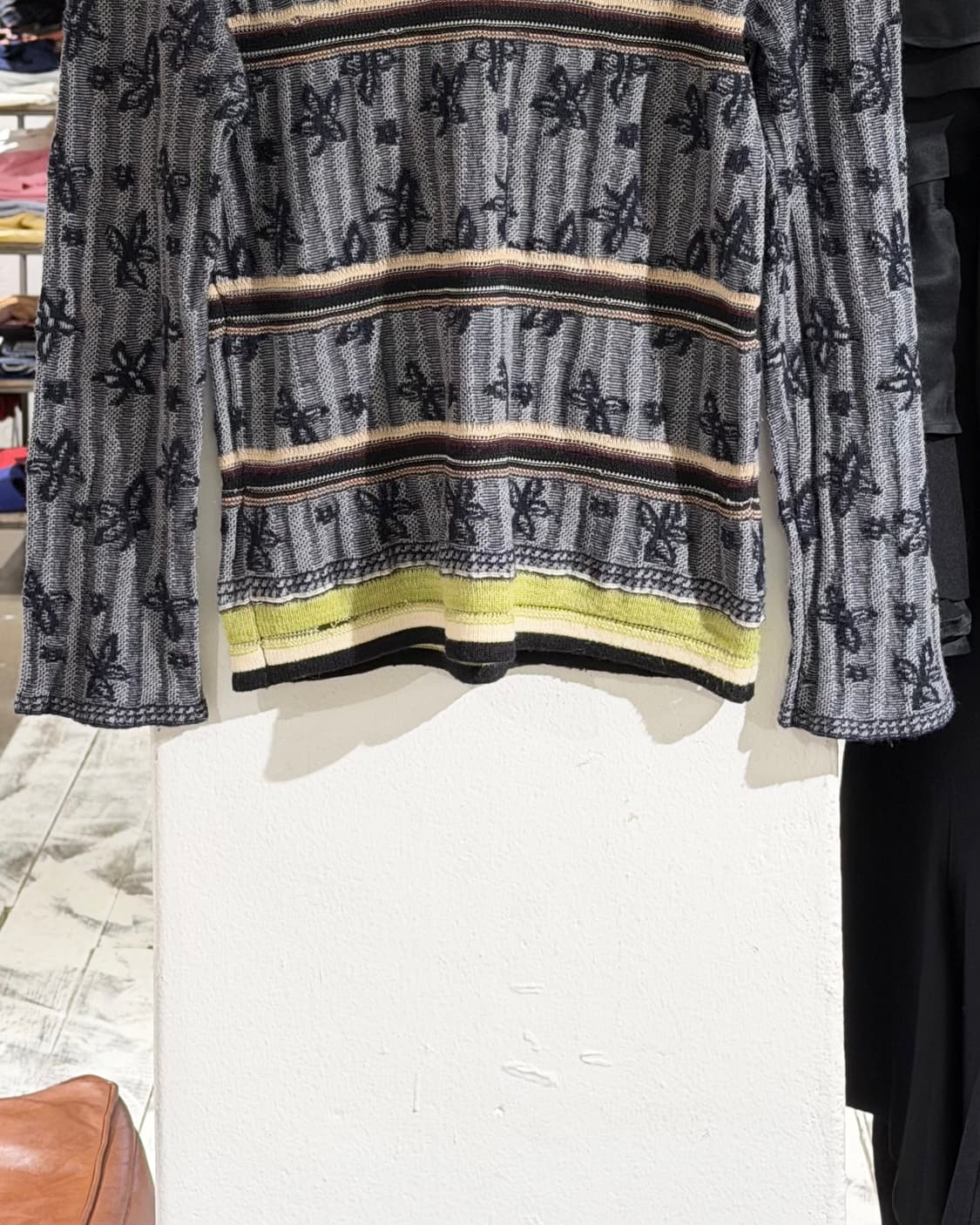 꼼데가르송 옴므 플러스 차콜 플라워 자수 니트 상품이미지5