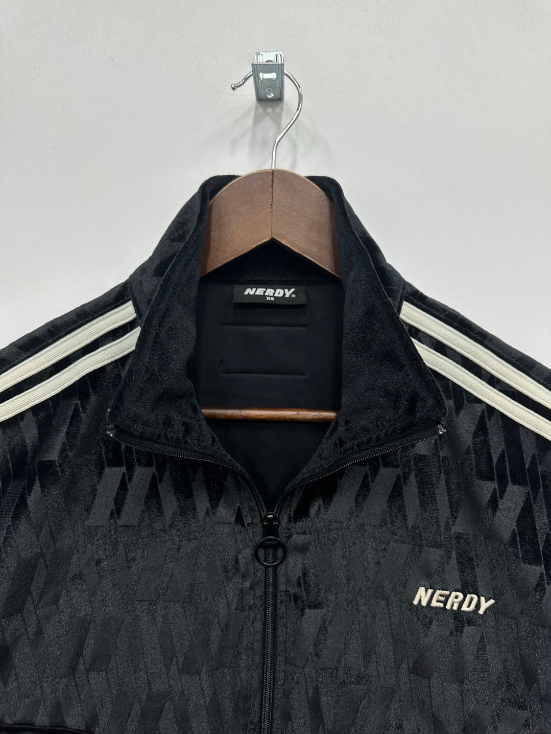 널디 벨벳 블랙 트랙탑 상품이미지2