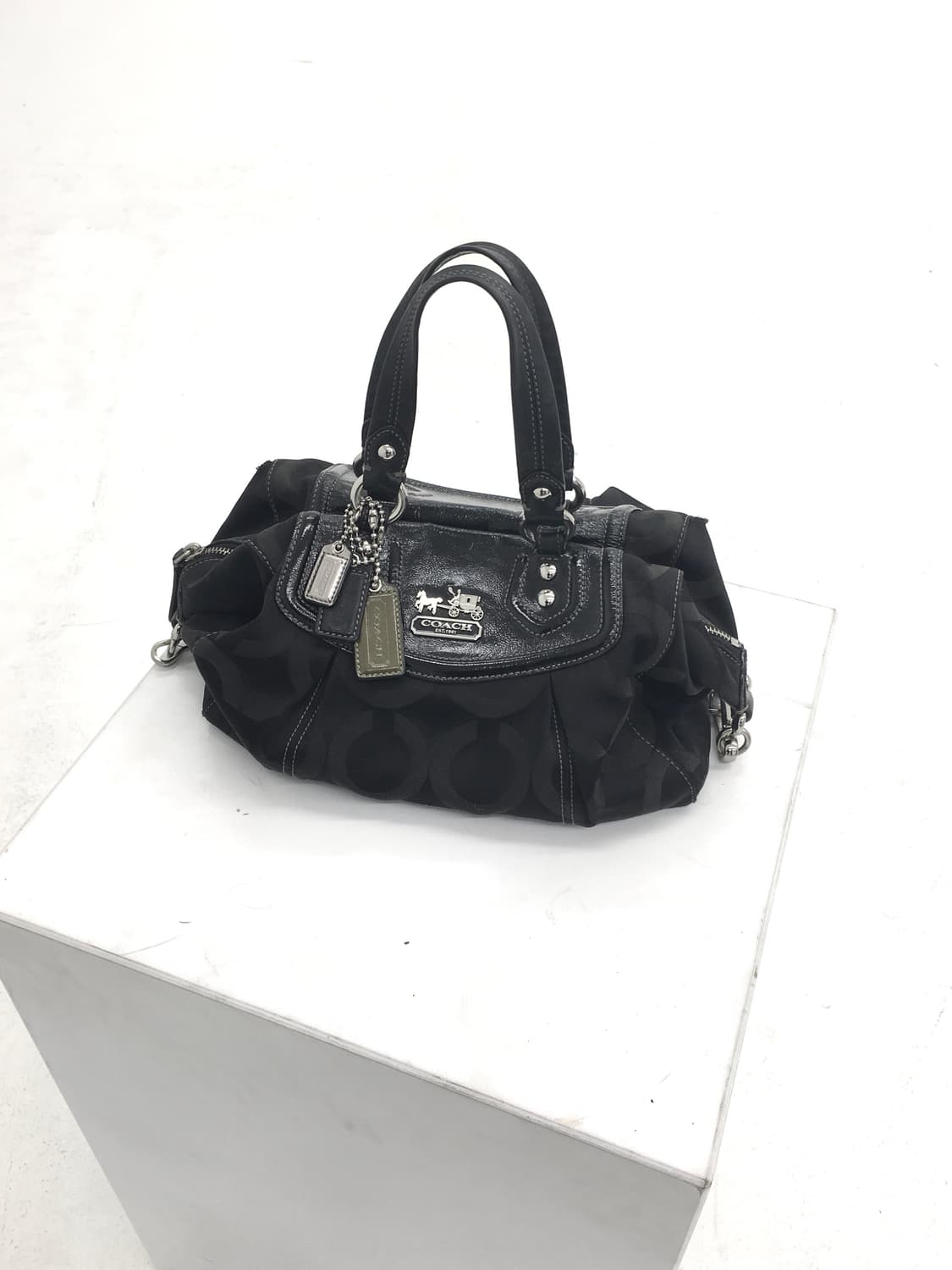 coach black mini bag w/ keyring 상품이미지1