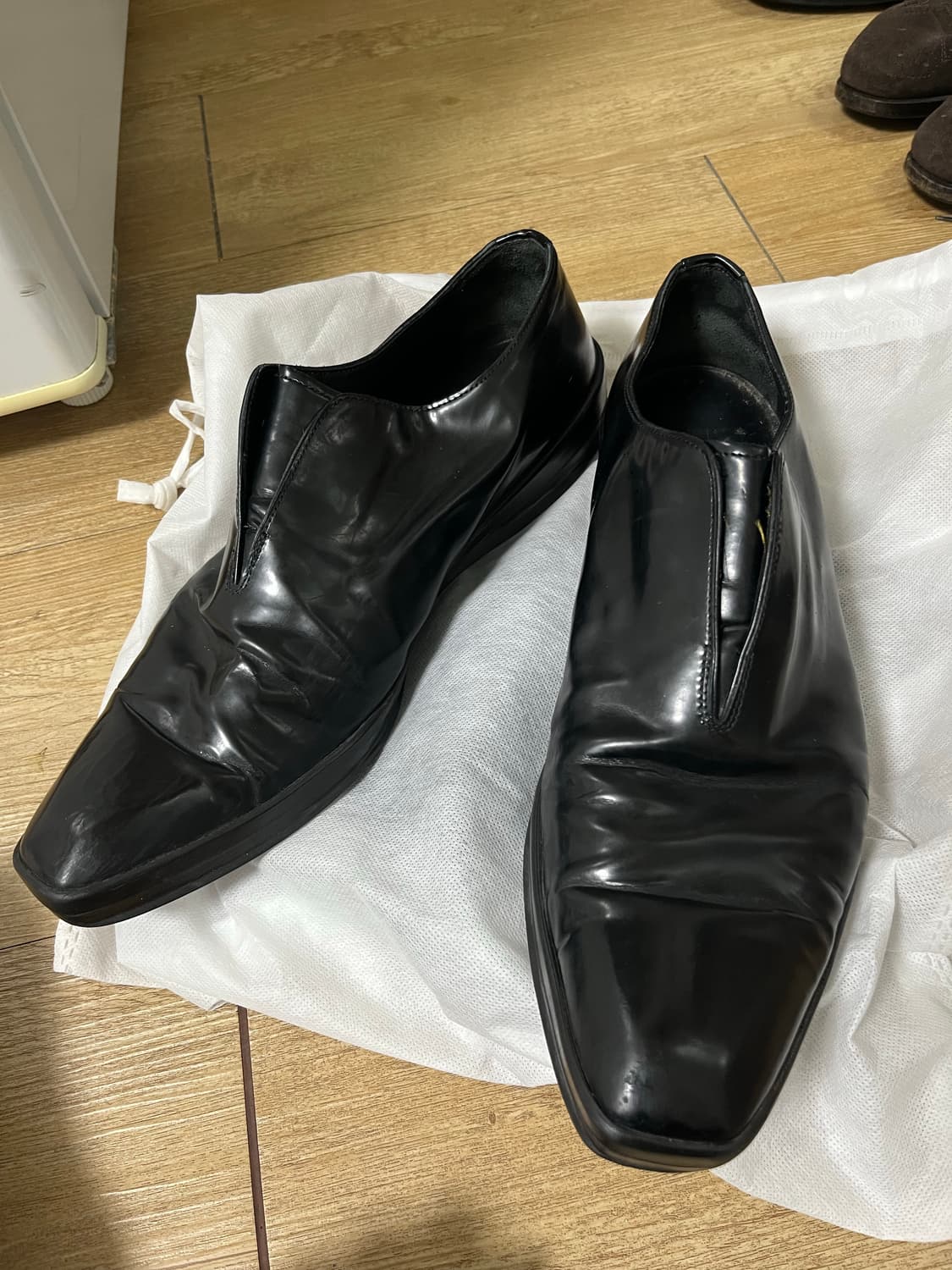 프라다 스퀘어토 레더 슈즈 상품이미지3