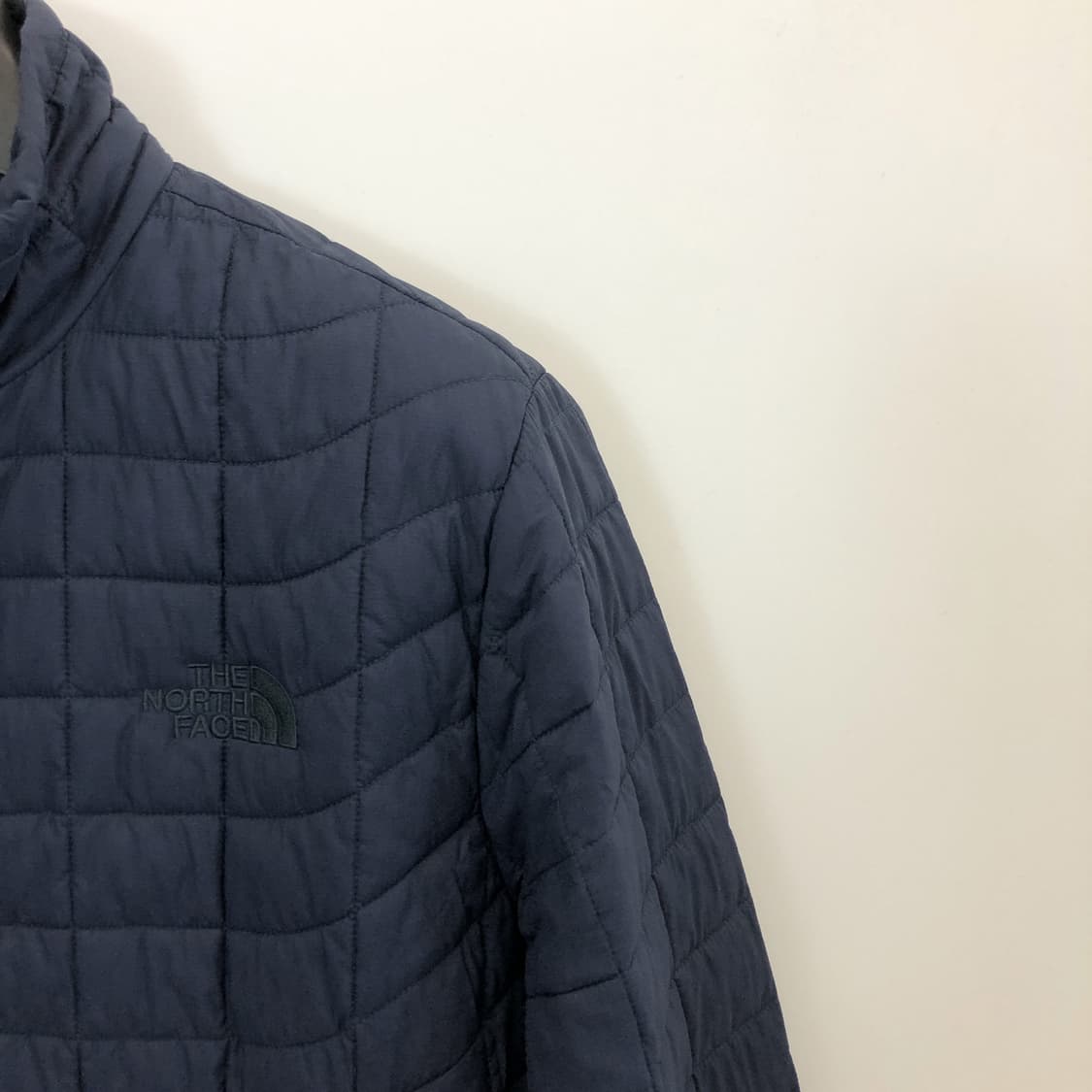 노스페이스 써모볼 경량 에코패딩 M 상품이미지2