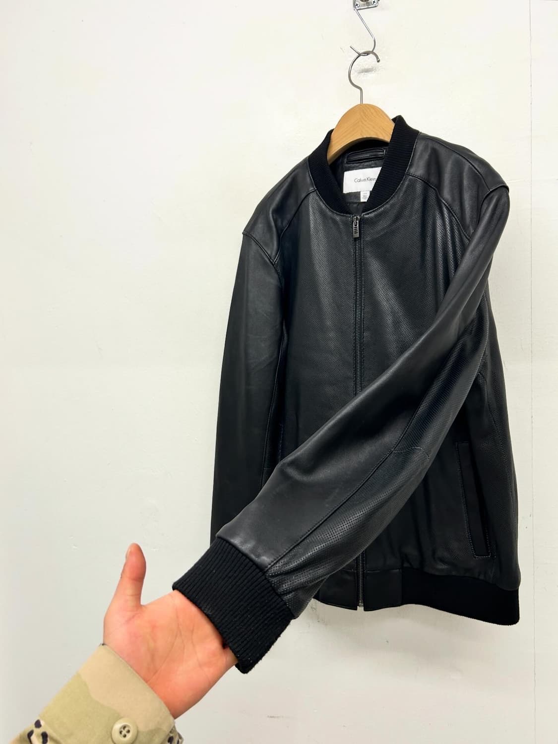 캘빈클라인 블랙 레더 봄버 자켓 상품이미지3
