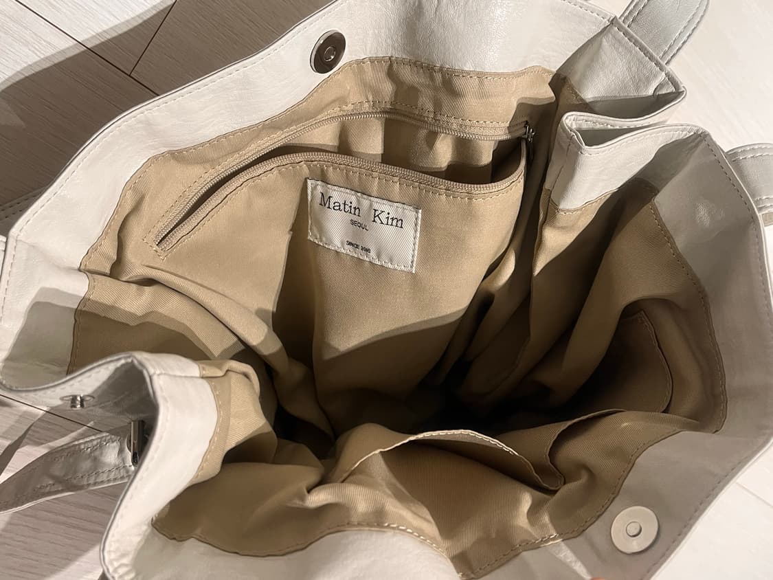 마뗑킴 포우 레더 씨쉘 백 아이보리 상품이미지4