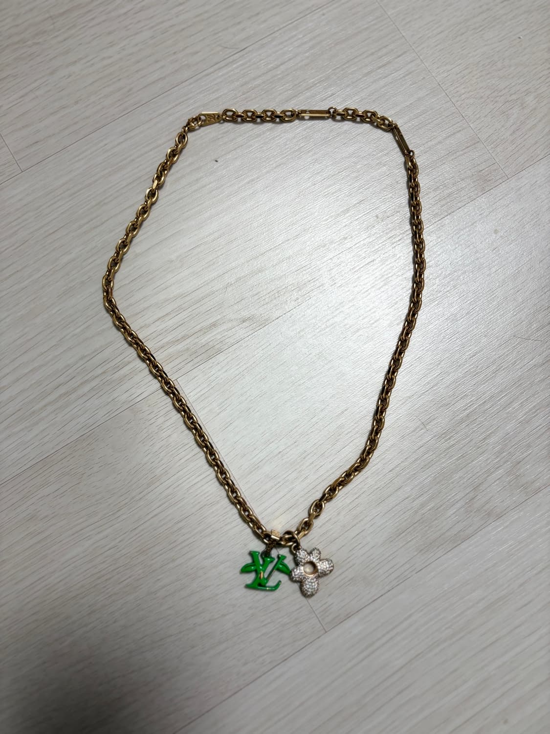 루이비통 LV 블루밍 팬던트 골드 상품이미지2