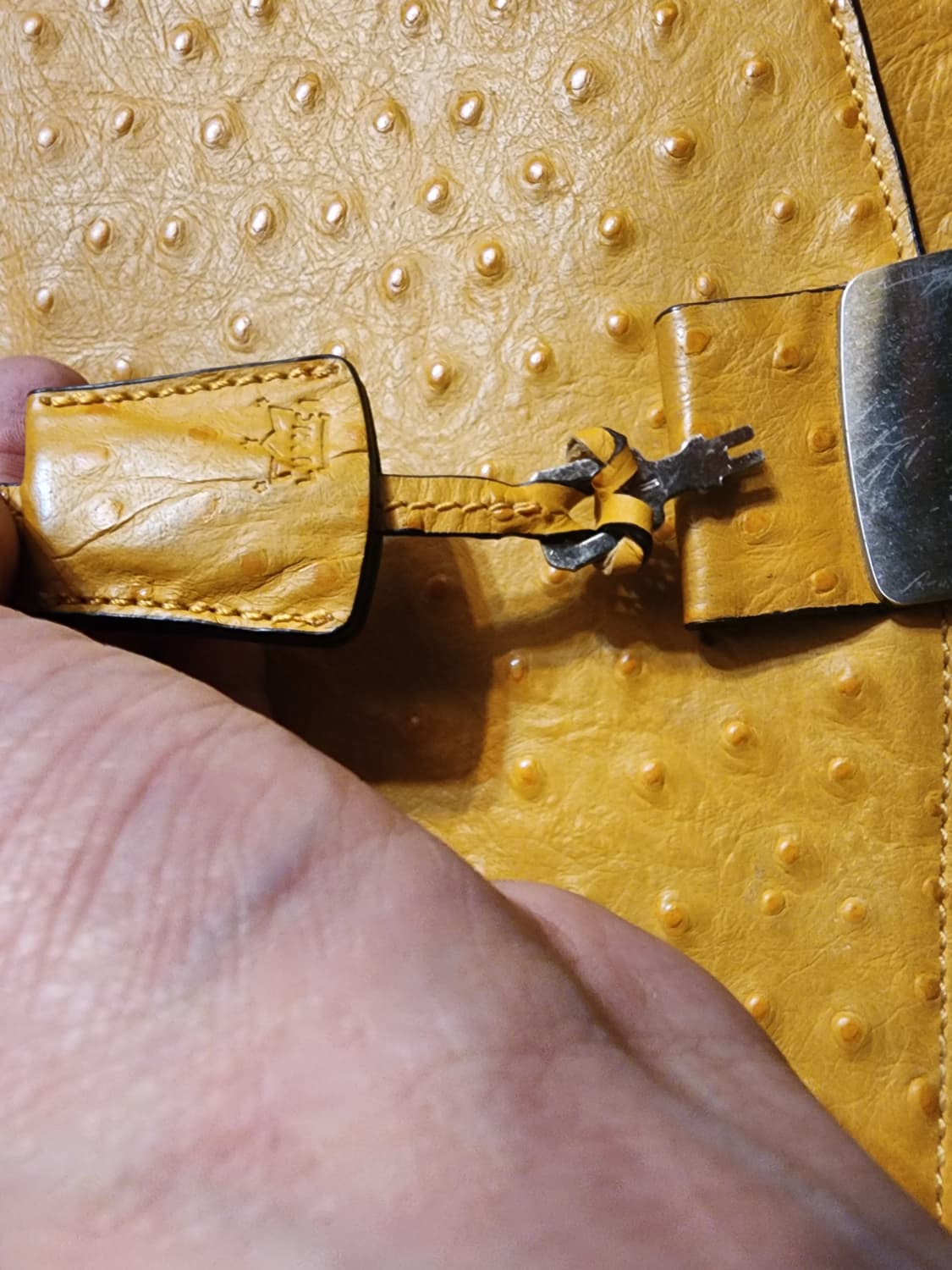 루치카 옐로우 엠보 타조 가죽 브리프케이스 상품이미지9