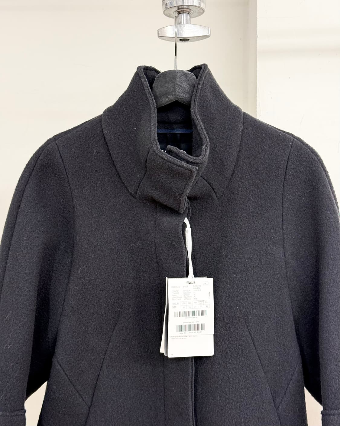 막스앤코 블랙 코쿤 펀넬넥 오버사이즈 코트 상품이미지2