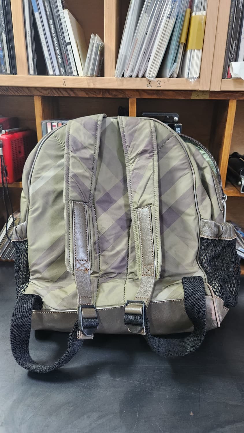 버버리 카키 스몰 백팩 상품이미지7