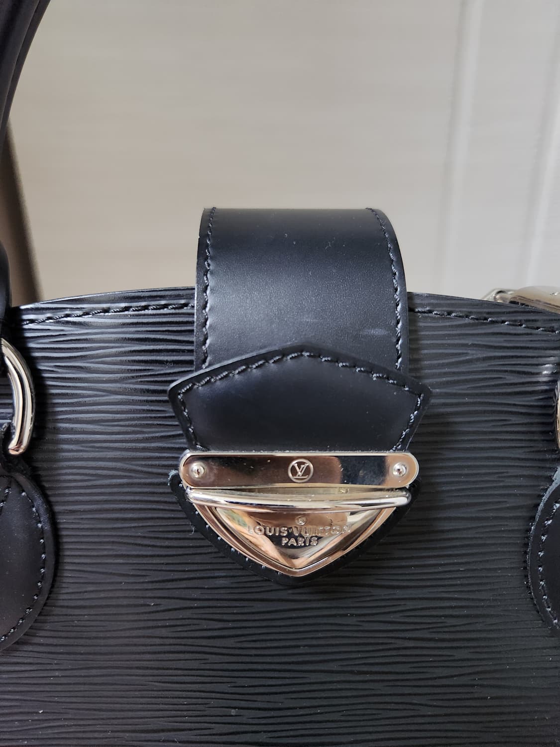 루이비통 M59042 에삐 레더 퐁네프 GM 블랙 토드백 상품이미지2