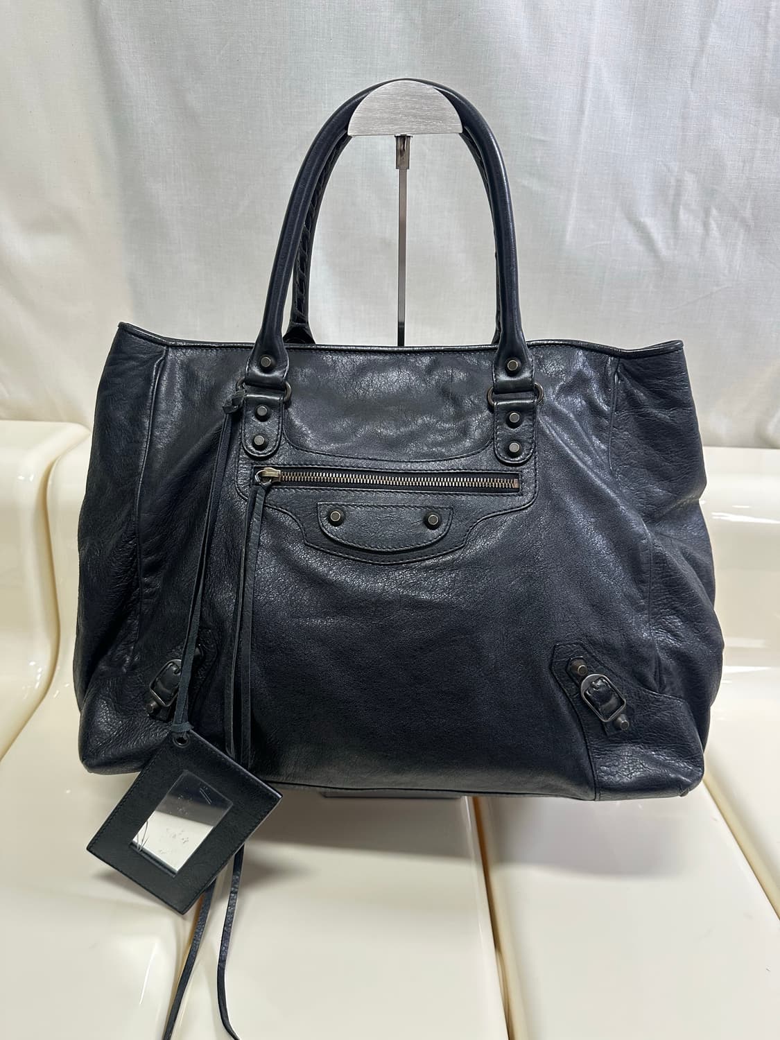 [A 정품] 발렌시아가 시티 모터백 선데이 블랙 상품이미지3