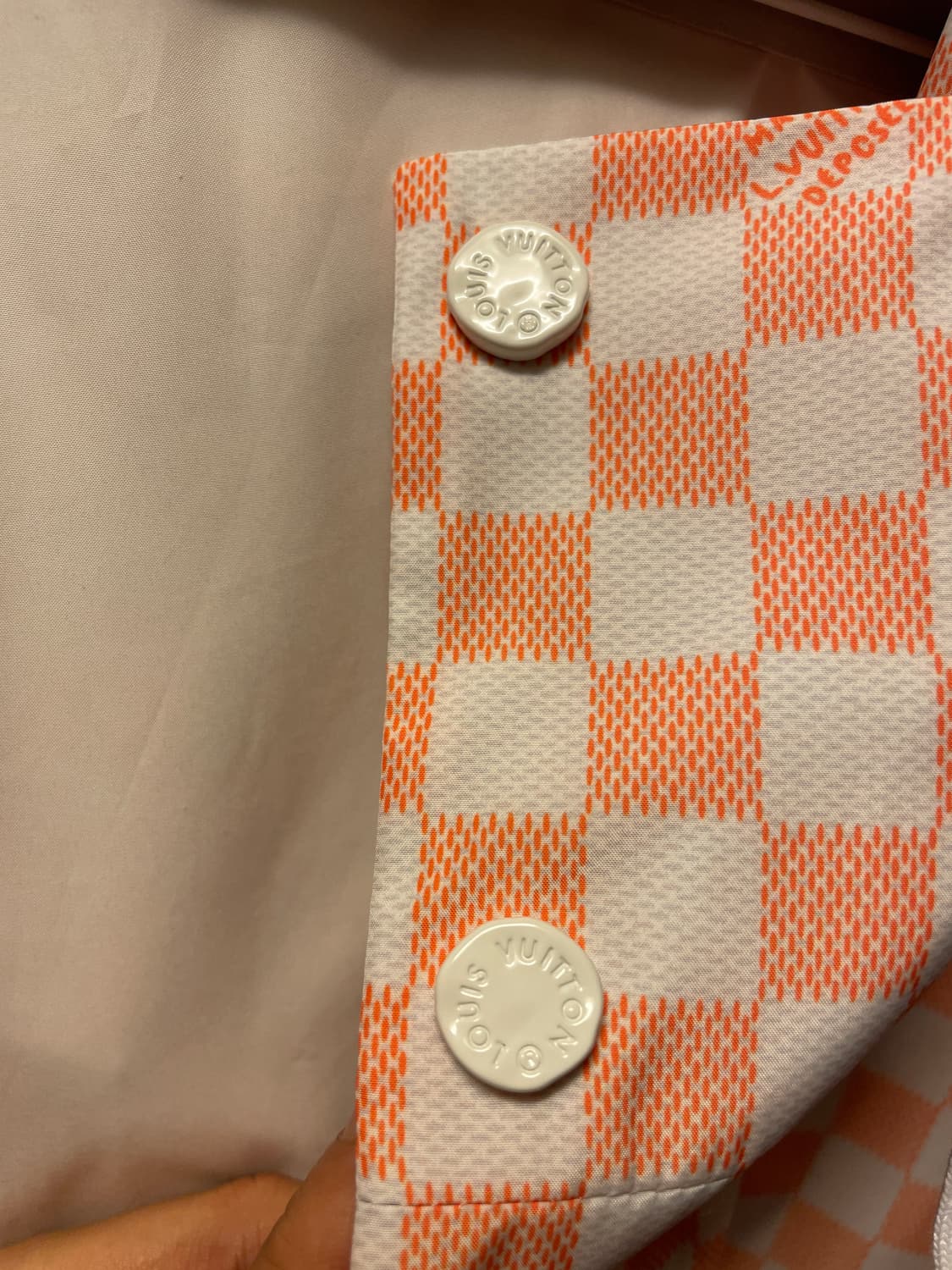 루이비통 퍼렐 다미에 바람막이 팝니다 상품이미지3