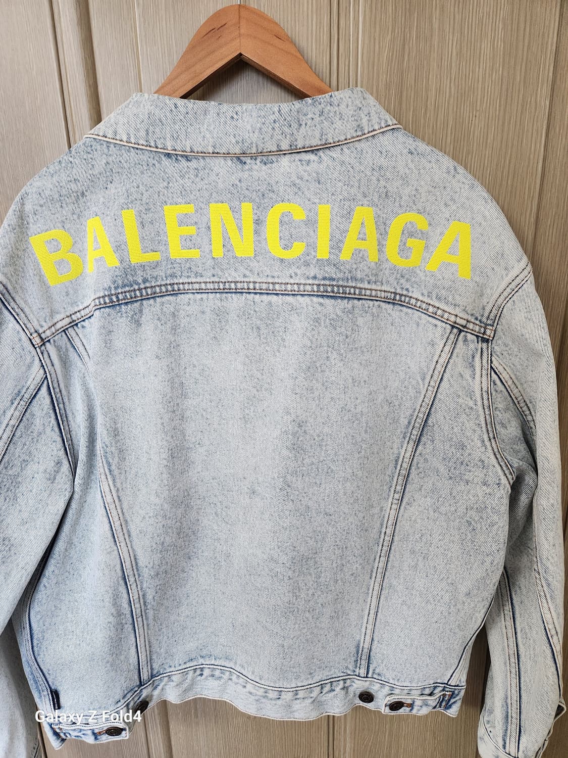 [정품]발렌시아가 백로고 형광색 워싱 데님 자켓 판매합니다. 상품이미지1