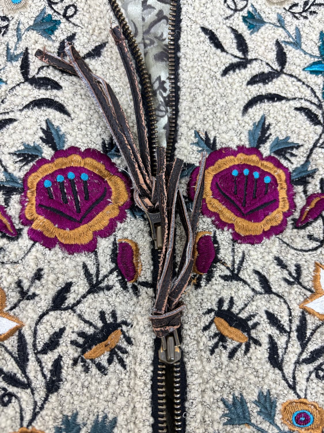 [OZZ ON] Flowers embroidery Wool 2-way Z 상품이미지5