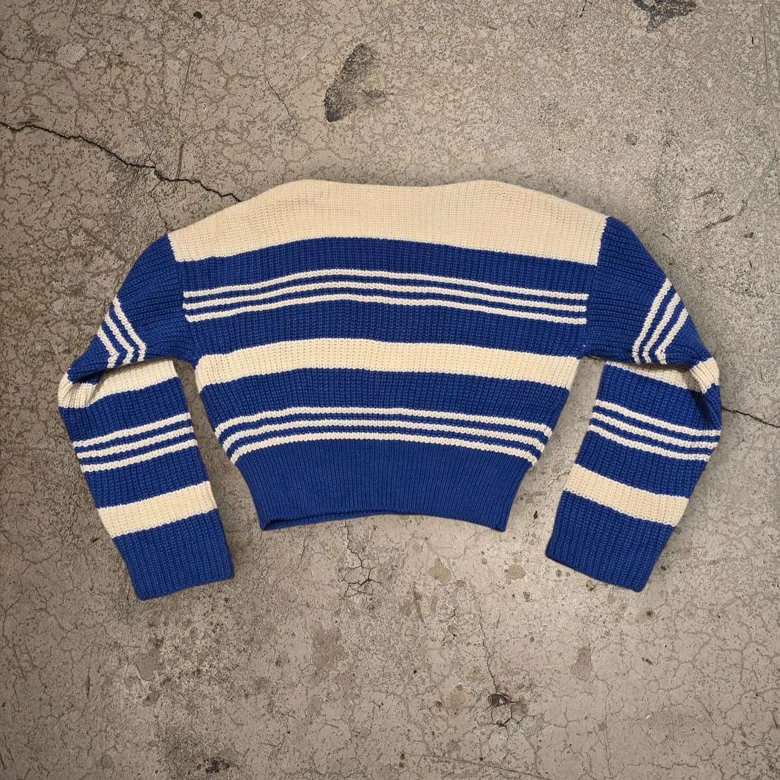 크롭 스타일 라운드넥 스트라이프 니트 스웨터 상품이미지7