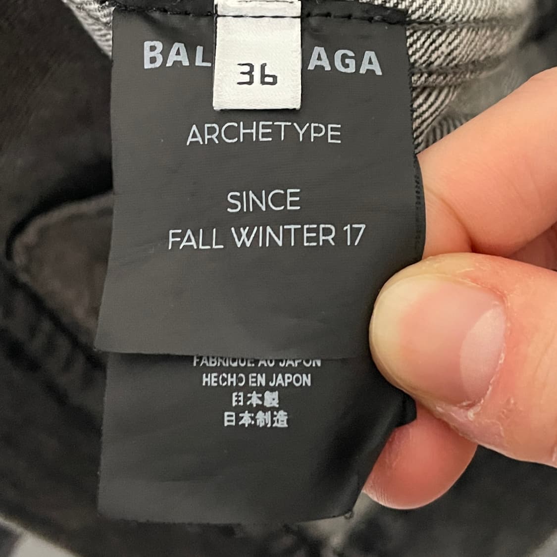 발렌시아가 백로고 흑청 데님자켓 (on.603)   상품이미지9