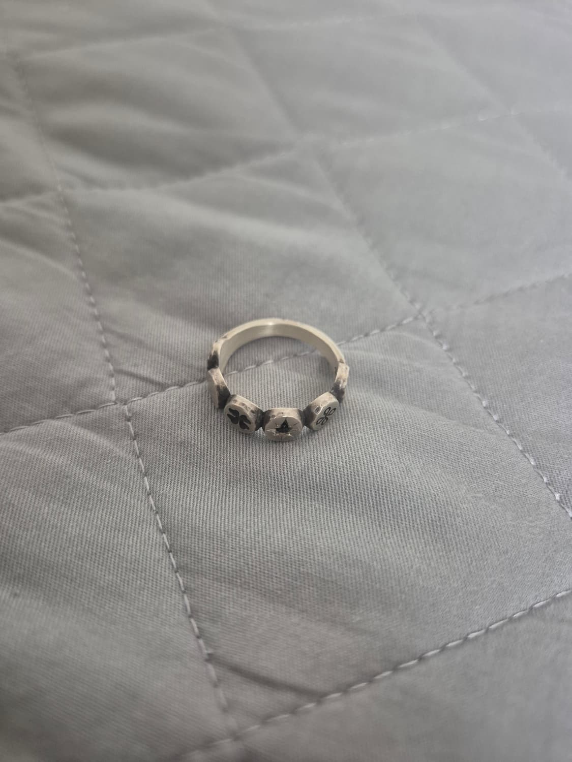 그레이노이즈 클로버 인그레이빙 링 SBK (925실버) 상품이미지3