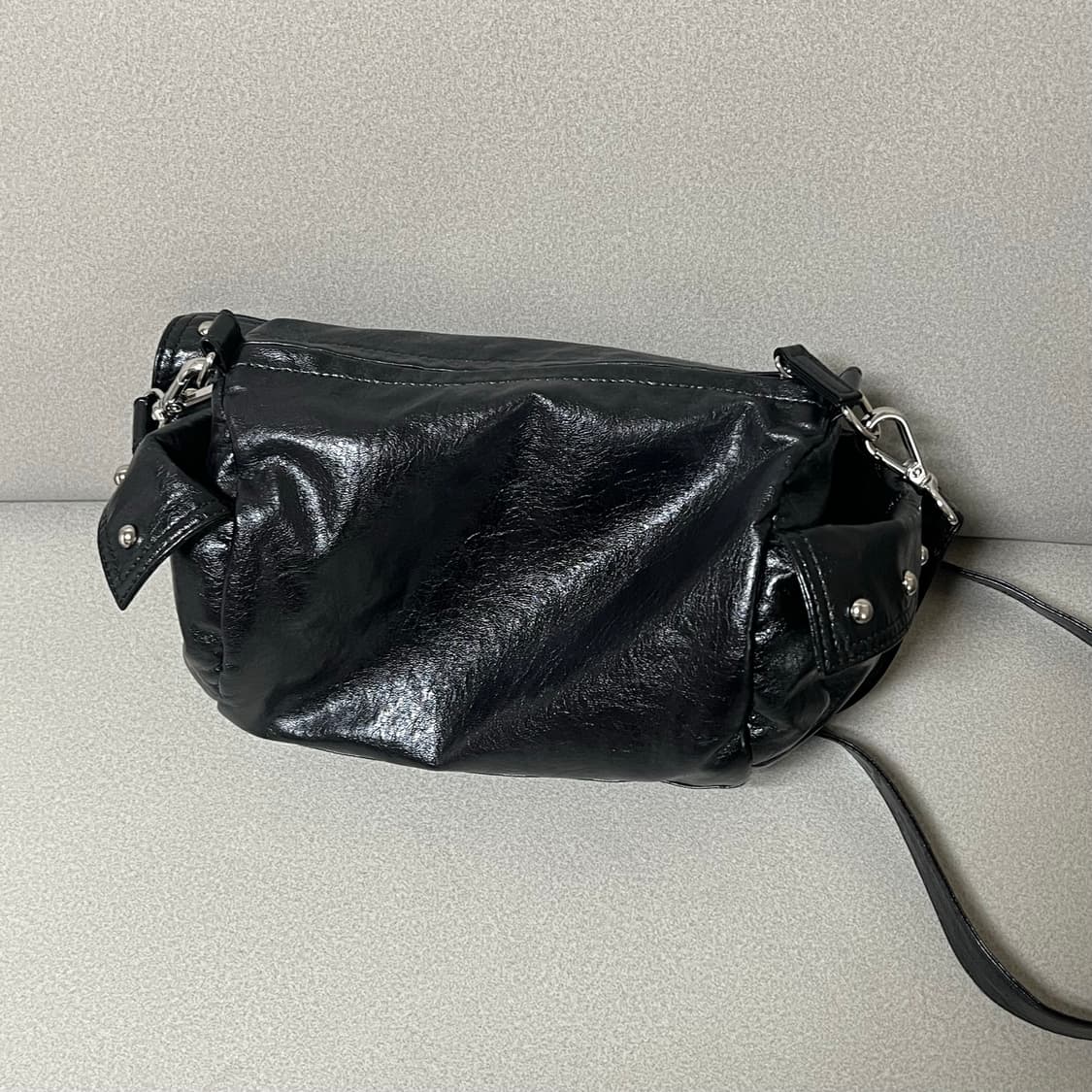 다이닛 스커드 포켓 백 인 블랙 상품이미지3