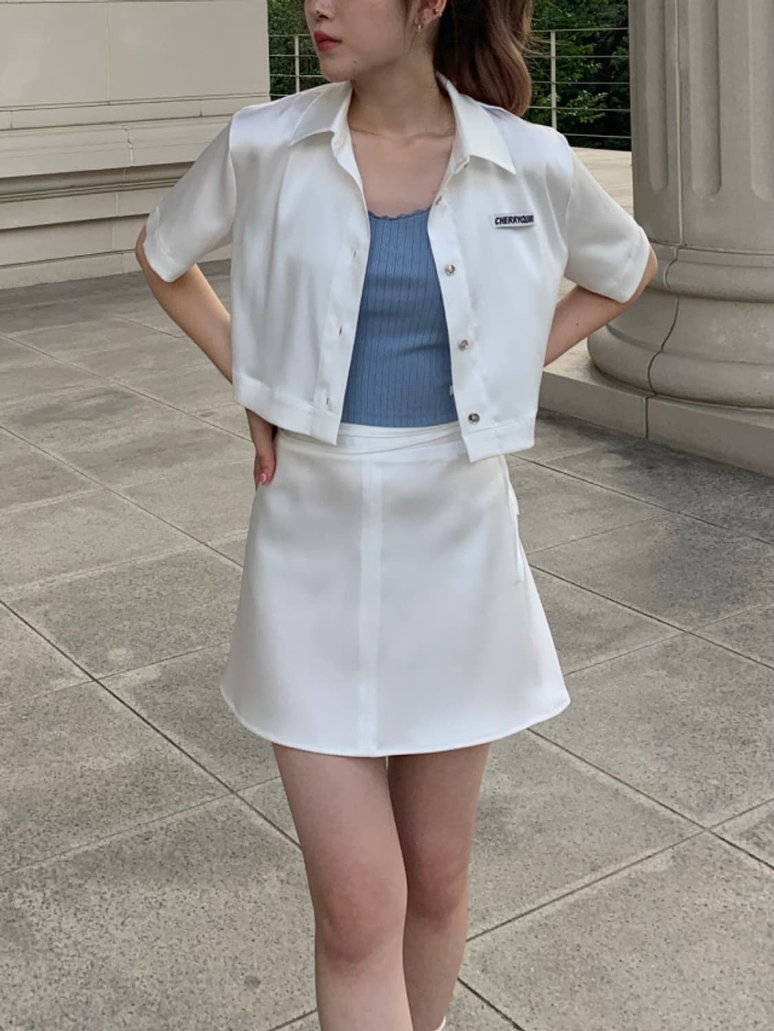 라뇨 체리퀴리 아일렛 새틴 셔츠 & 새틴 미니 스커트 상품이미지2