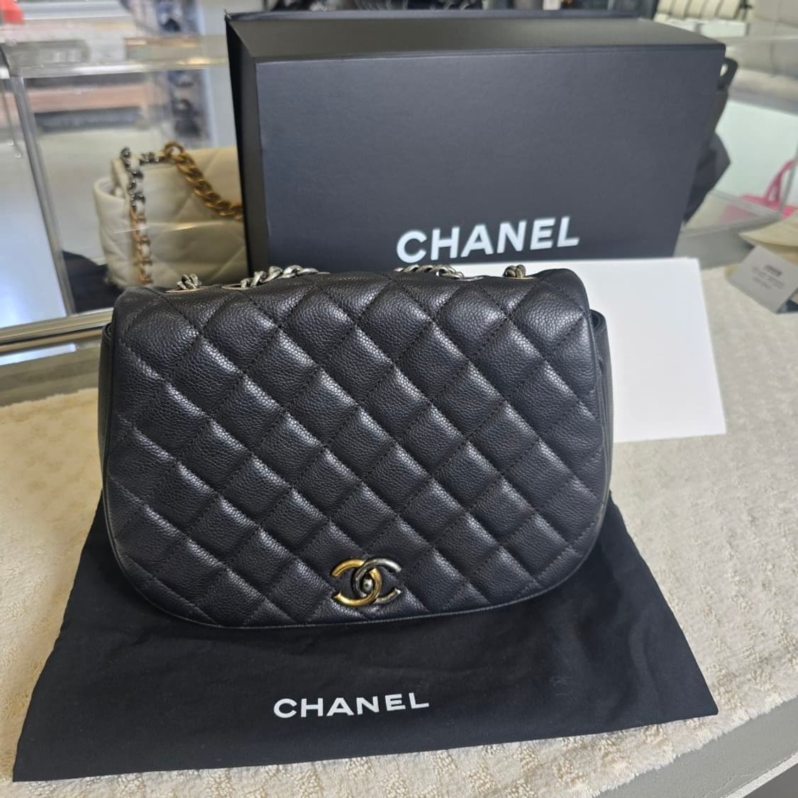 [중고/정품] 샤넬 캐비어 스킨 CC 로고 라운드 숄더백 크로스백 상품이미지1