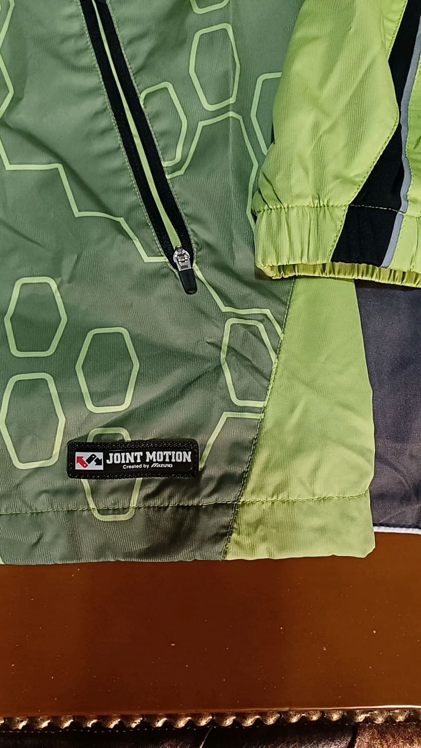 미즈노 얇은바람막이 110 가슴63 기장75 상품이미지3