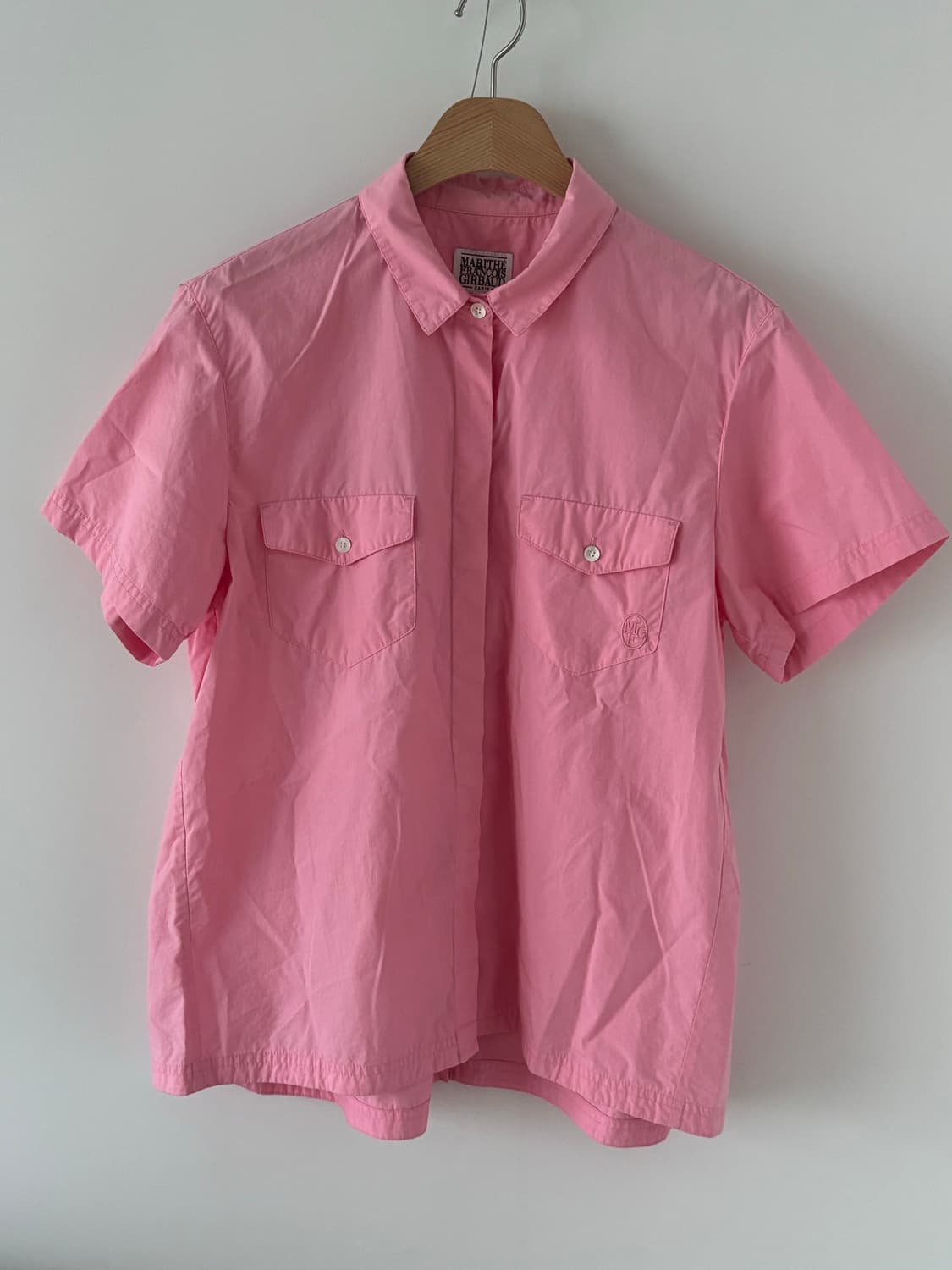 마리떼 프랑소와 저버 핑크 반팔 셔츠 M사이즈입니다. 쨍한 핑크색이 아니 상품이미지1