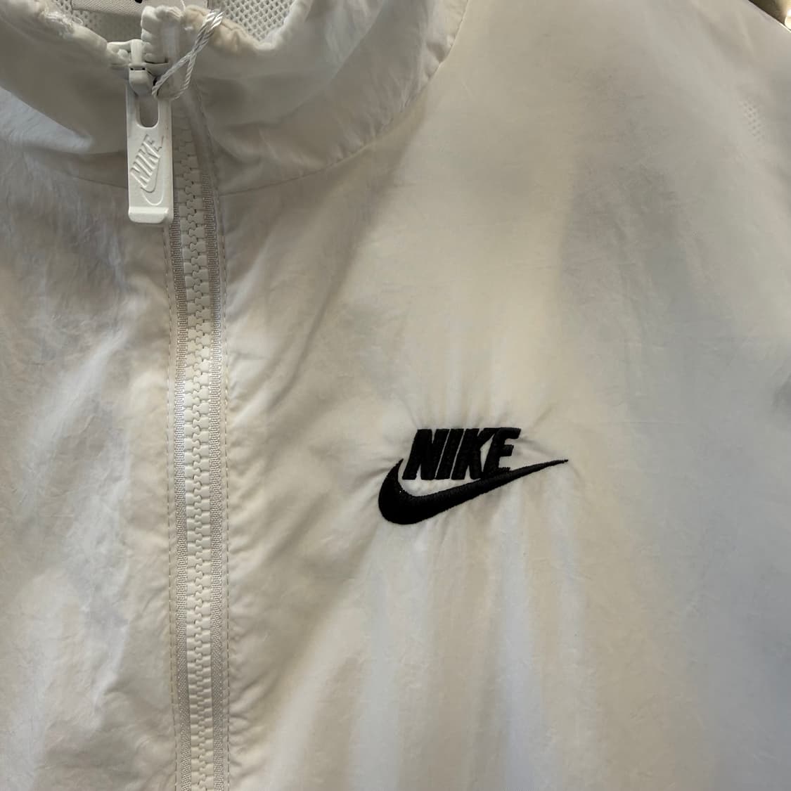 나이키 올화이트 오버핏 러닝 바람막이 상품이미지4