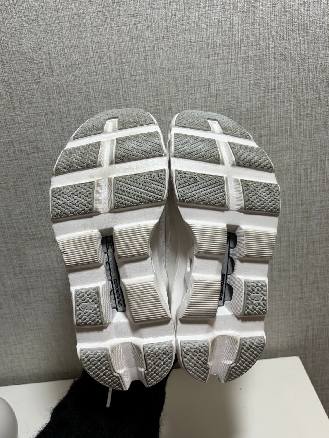 온러닝 클라우드 몬스터 보이드 화이트 (EU38, JP240) 상품이미지7