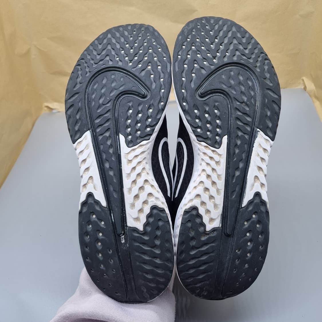 나이키 레전드 리액트3 남성운동화 285 상품이미지3