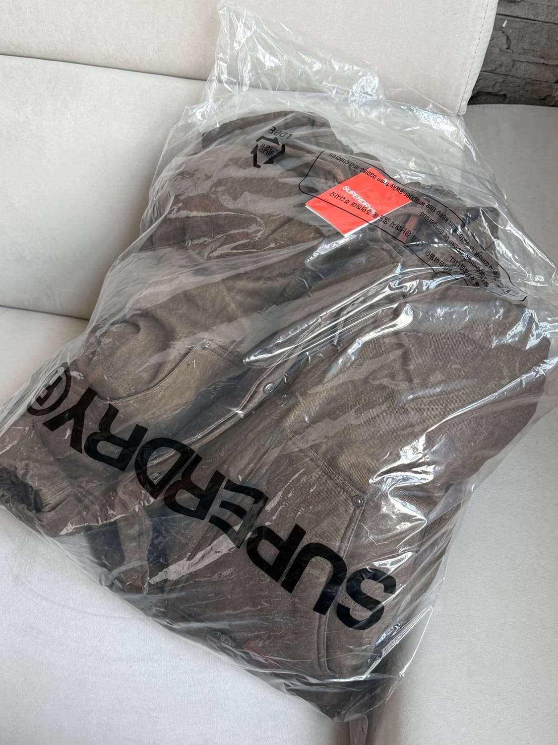 새상품) 슈퍼드라이 (아일릿 이로하 착용) 패딩 후드 자켓 상품이미지4