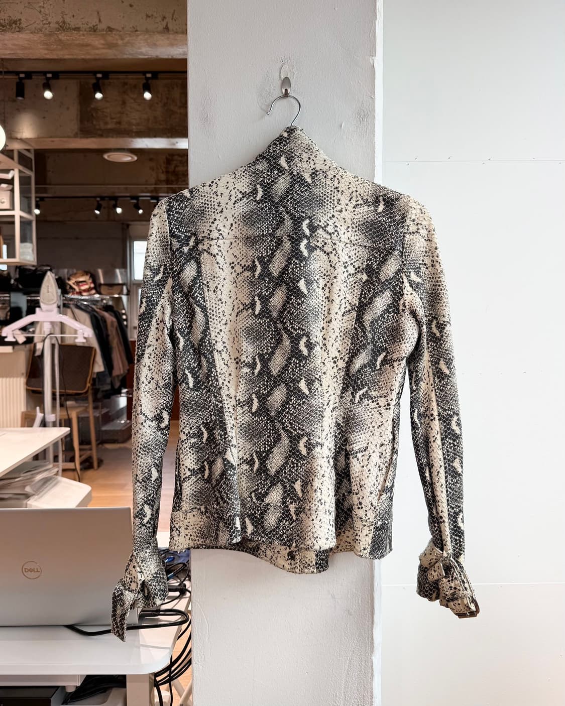 비비안 웨스트우드 옐로우 스네이크스킨 프린팅 램스킨 자켓  상품이미지7