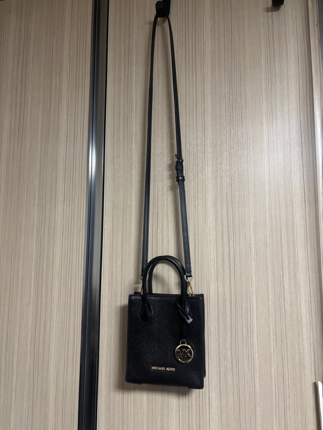 마이클코어스 미니크로스백 상품이미지1