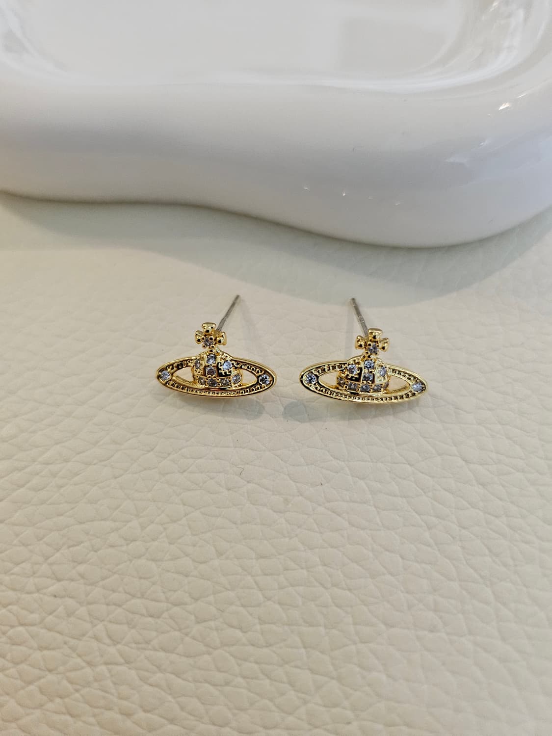 비비안웨스트우드 업사이클링 금장 미니 귀걸이 상품이미지4