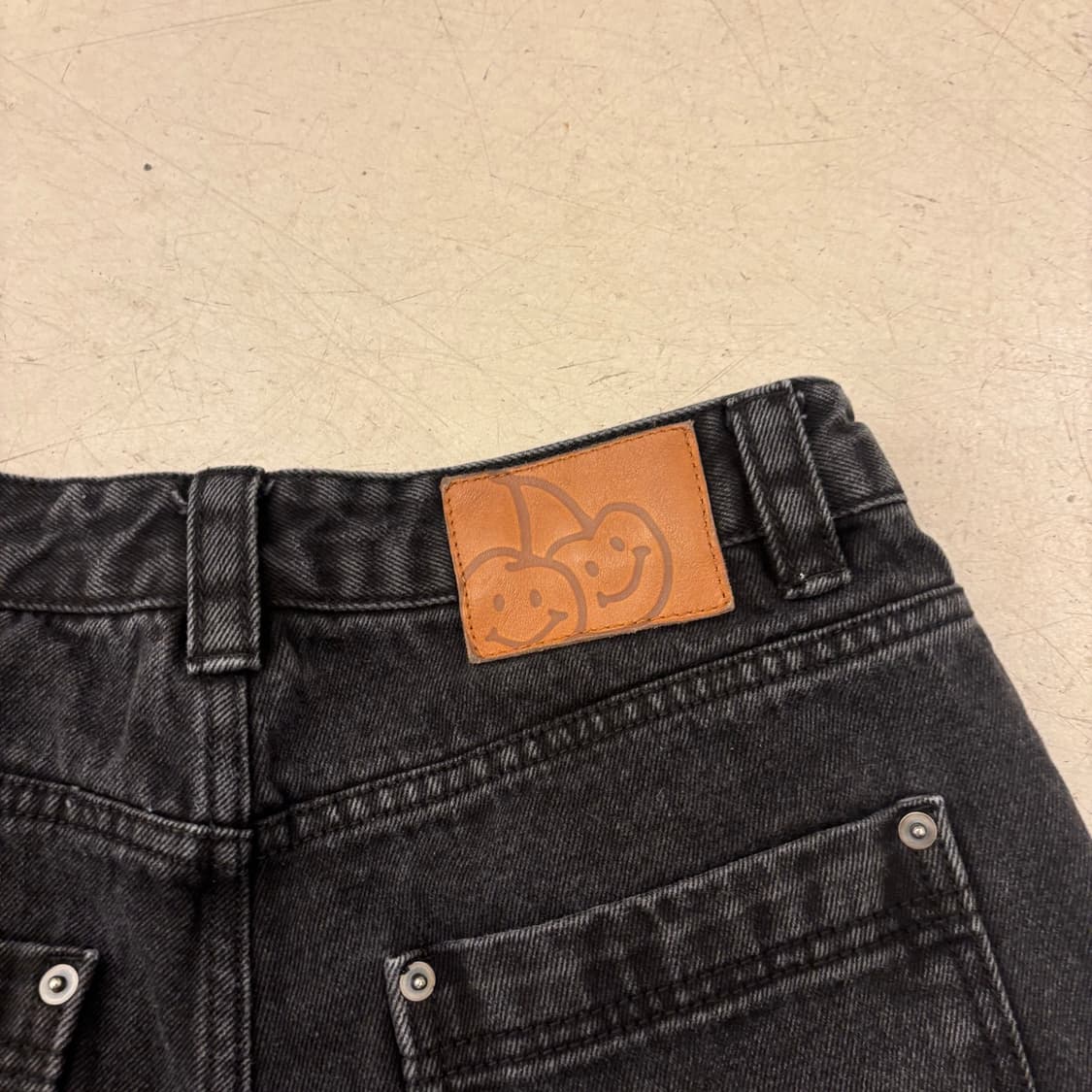 키르시 워싱 흑청 카고 와이드 데님 팬츠 상품이미지4