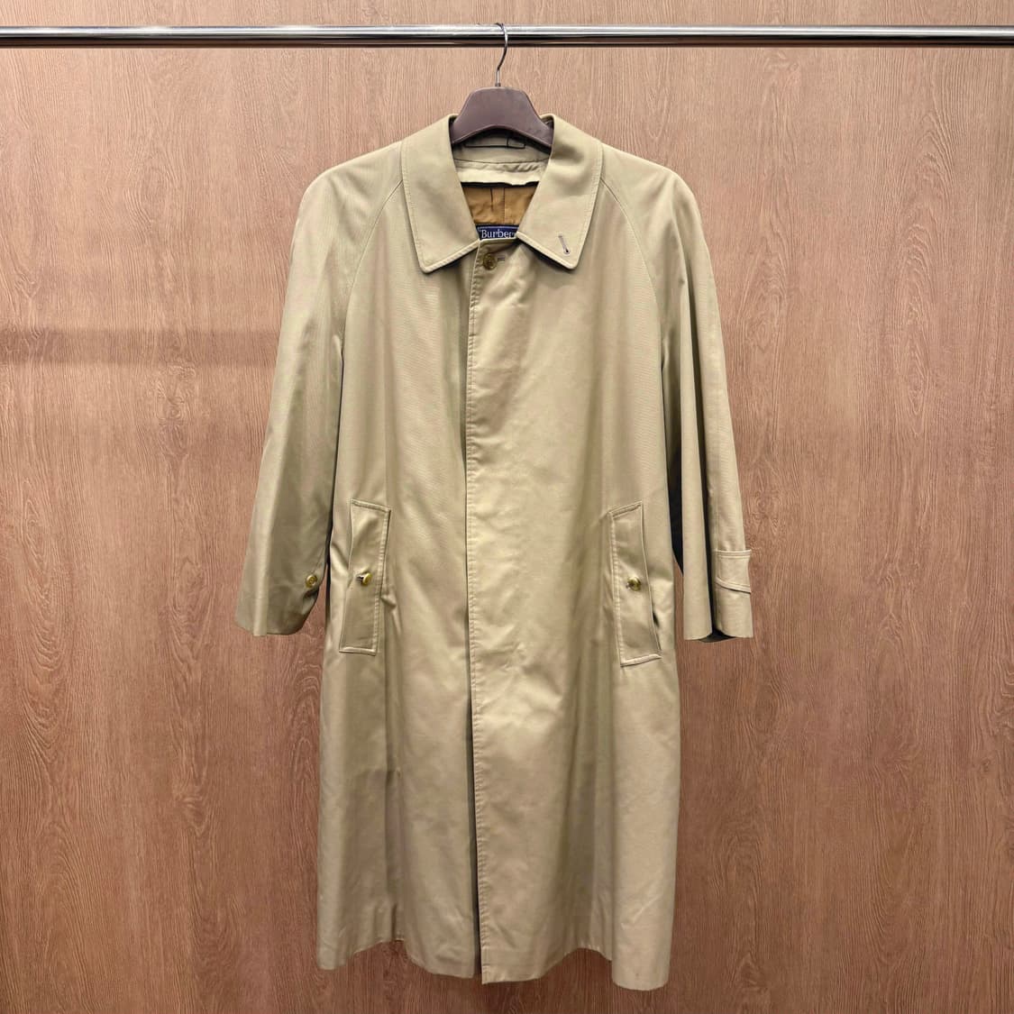 버버리 롱 코트 버튼 클로징 백 슬릿 스트랩 커프스 디테일 베이지 상품이미지2