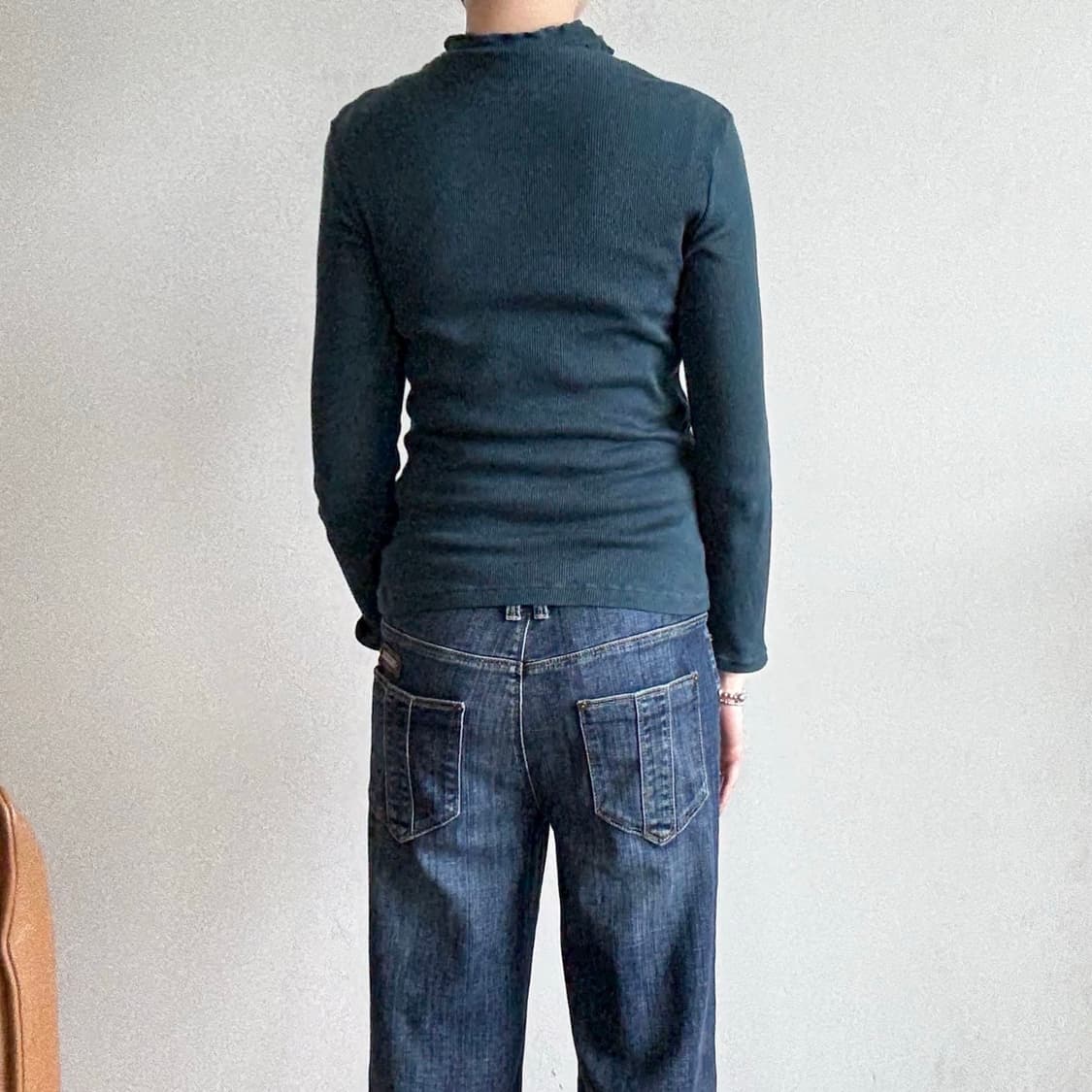 Mock Neck Frill Top 상품이미지3