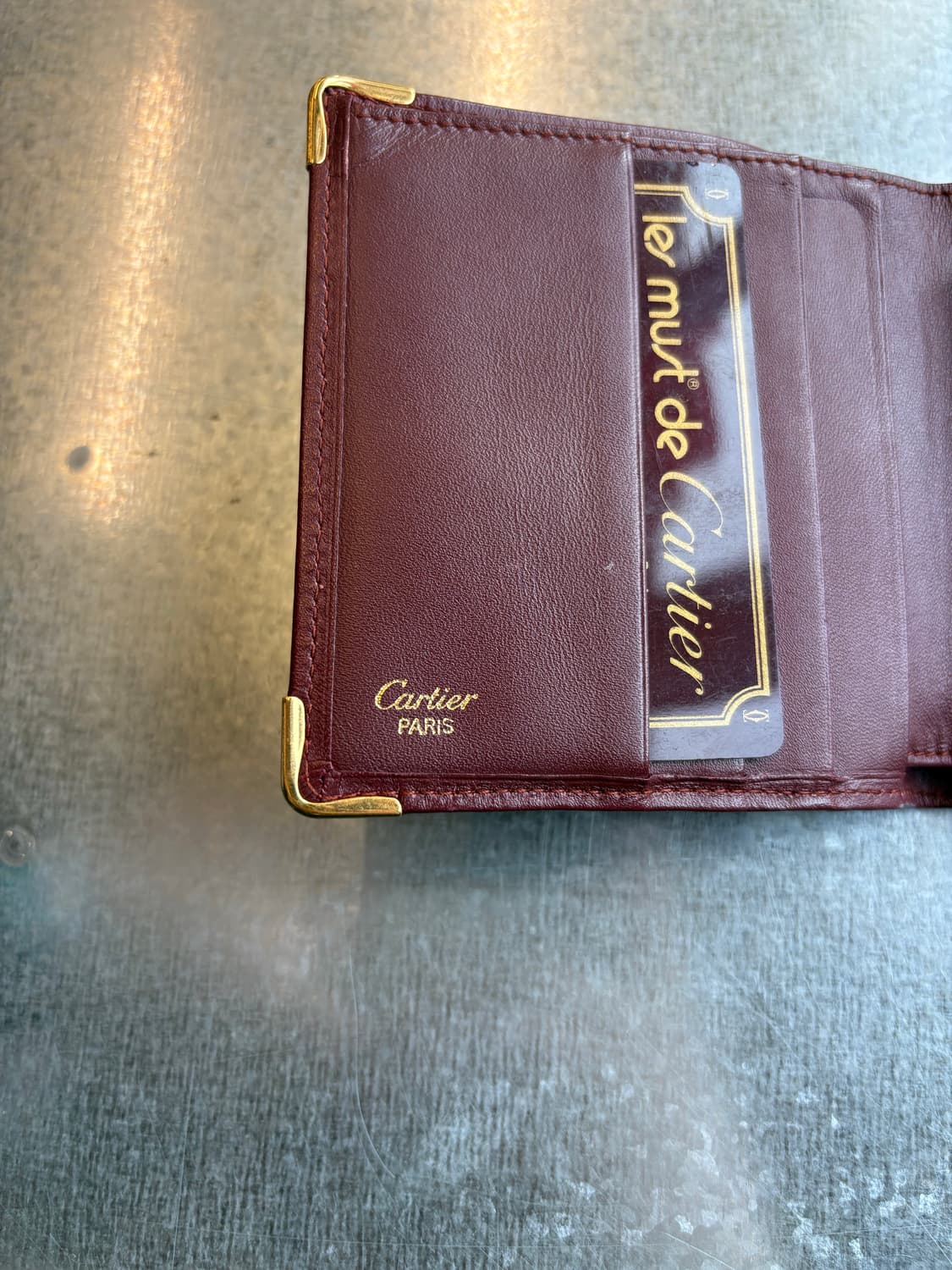 까르띠에 머스트 버건디 소가죽 반지갑 상품이미지3