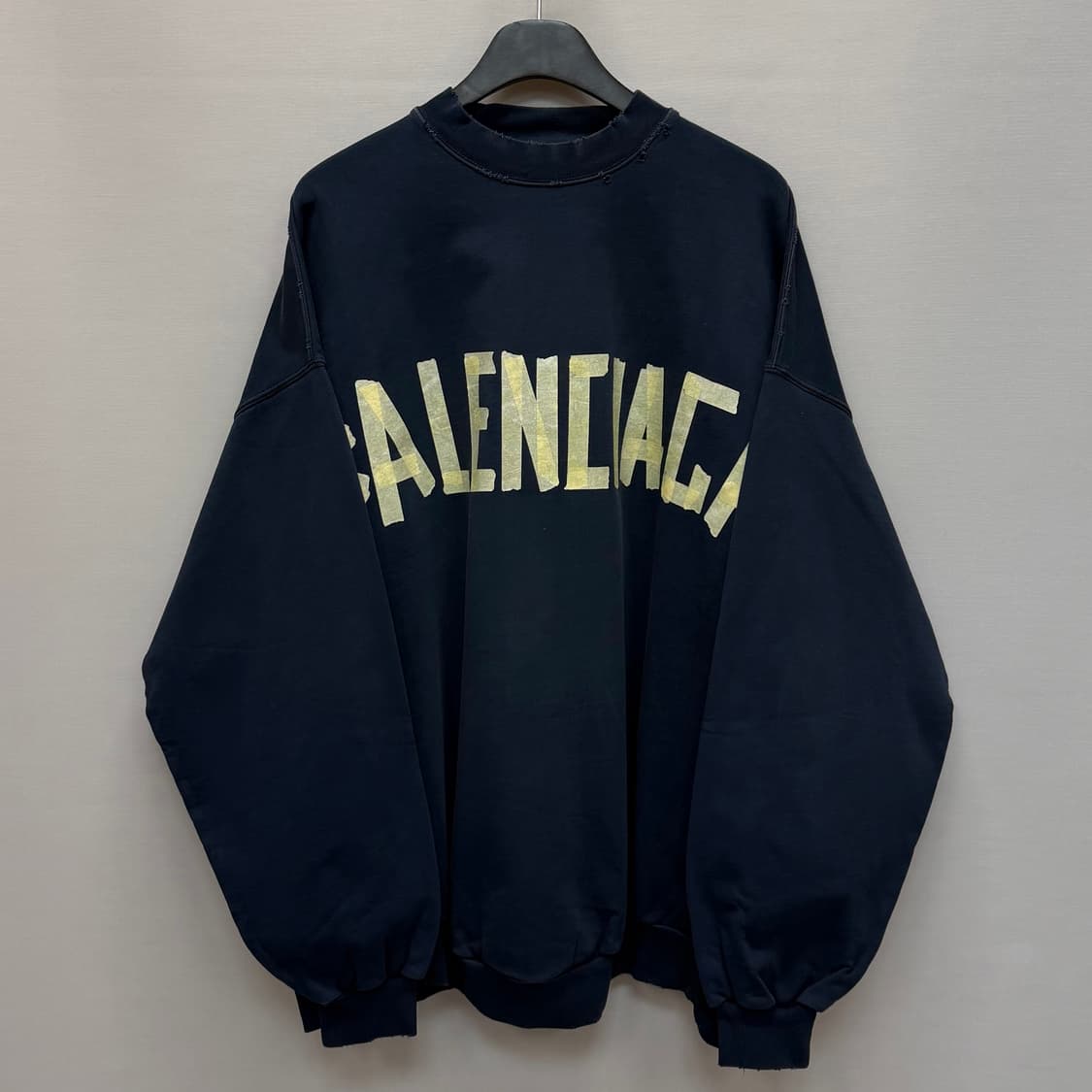 발렌시아가 테이프로고 맨투맨 ( 110 ) 상품이미지1