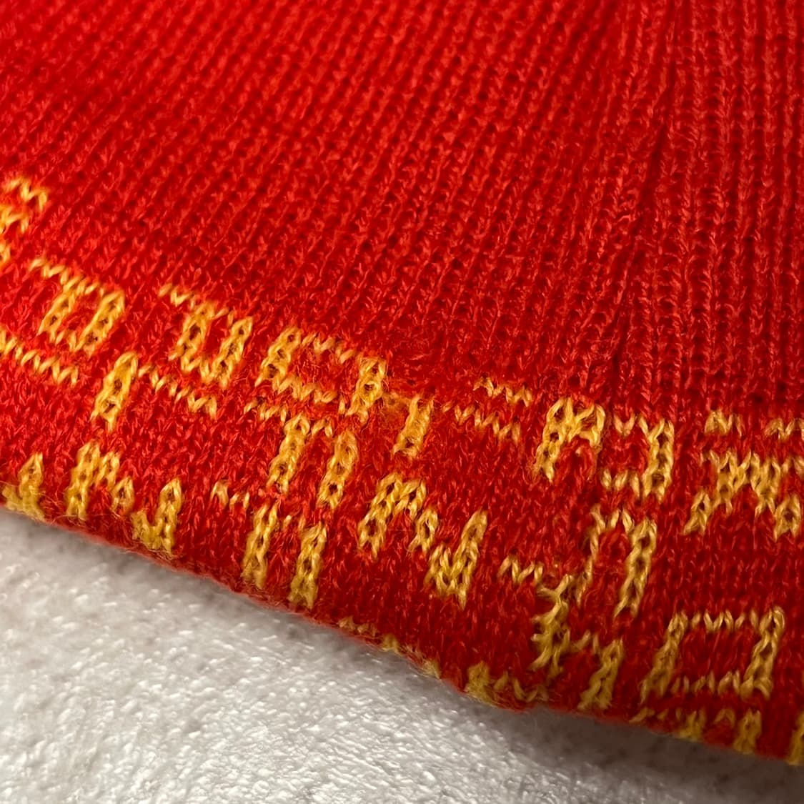 슈프림 퍽 오프 비니 레드 - 25SS 상품이미지4