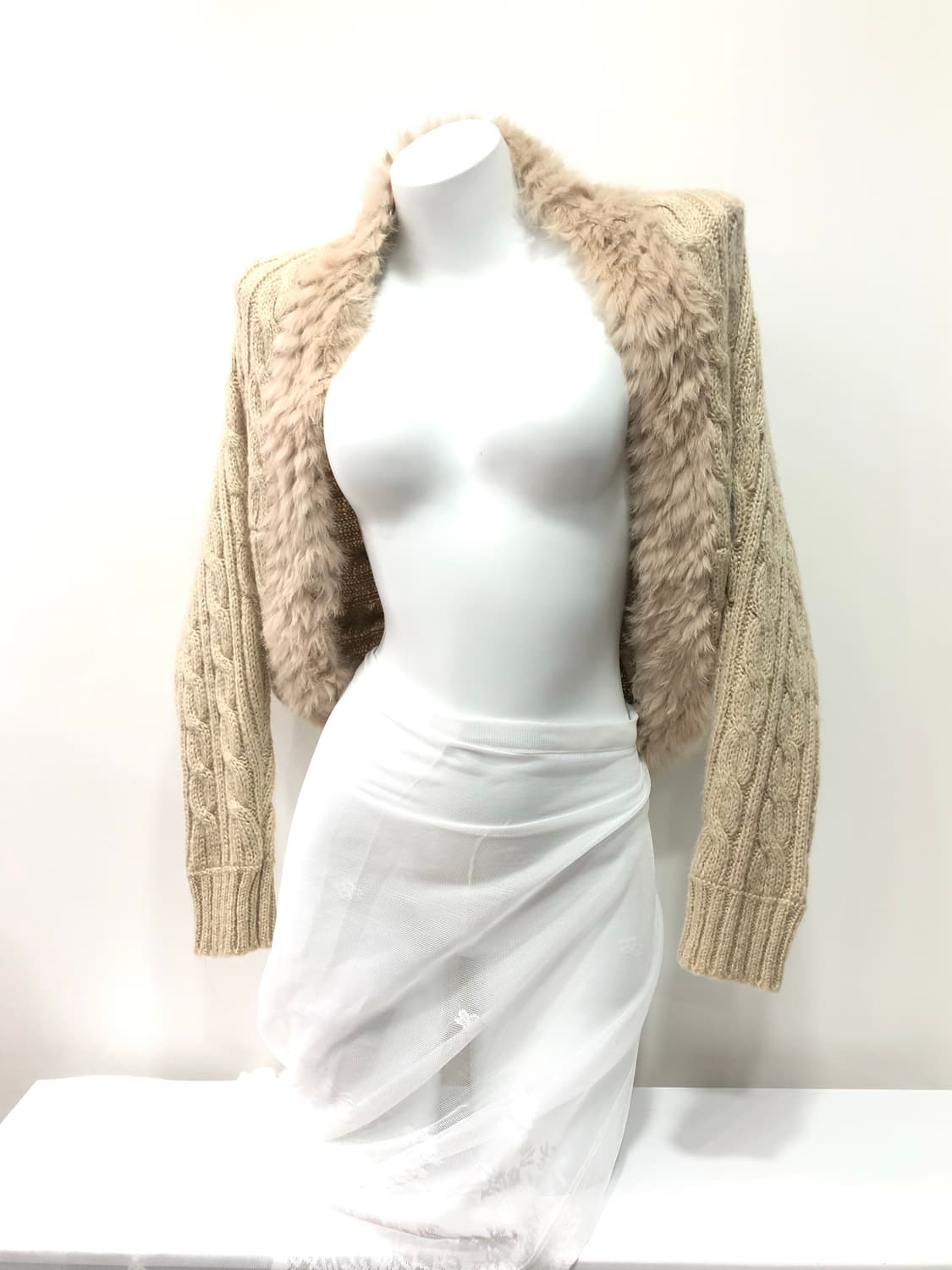 beige rabbit fur bolero 상품이미지1