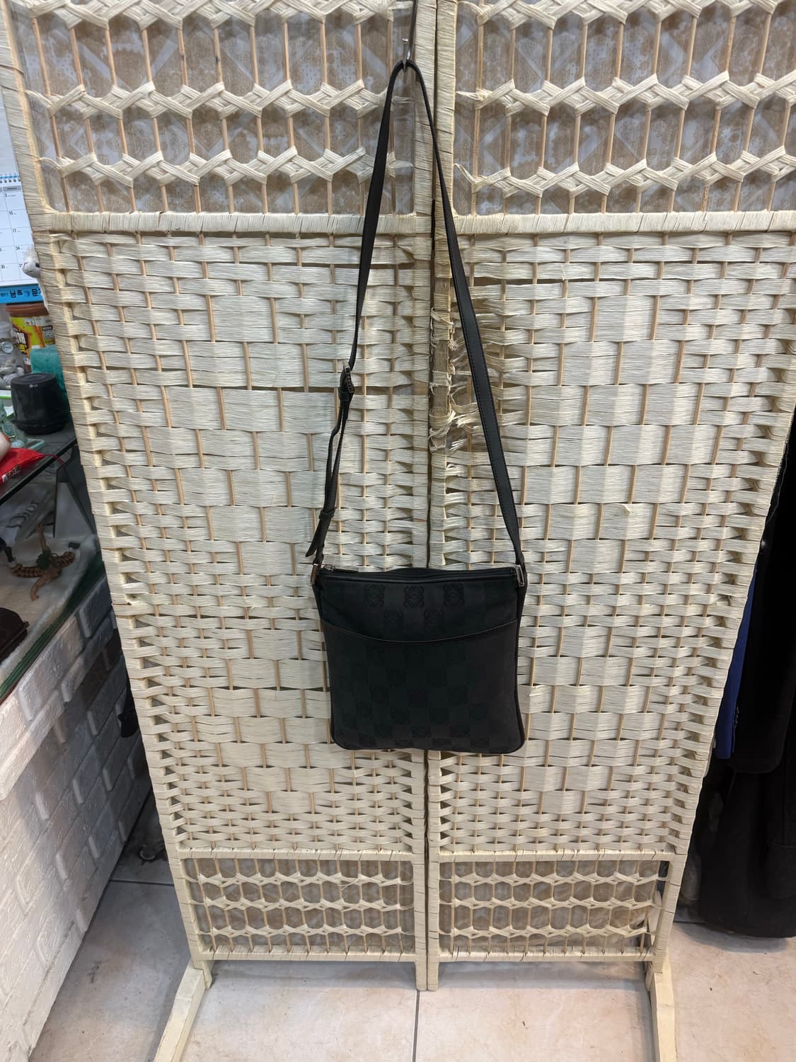 정품 로에베 애너그램 캔버스 크로스백 팝니다 상품이미지1