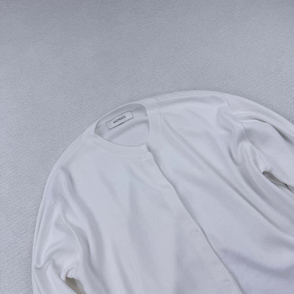 아모멘토 BACK CUTOUT CARDIGAN 상품이미지4