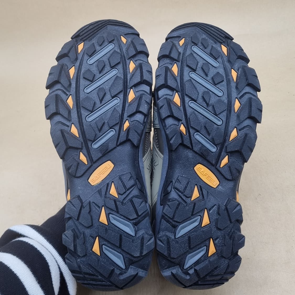 새상품 SAFE  2U 등산화 255 상품이미지3