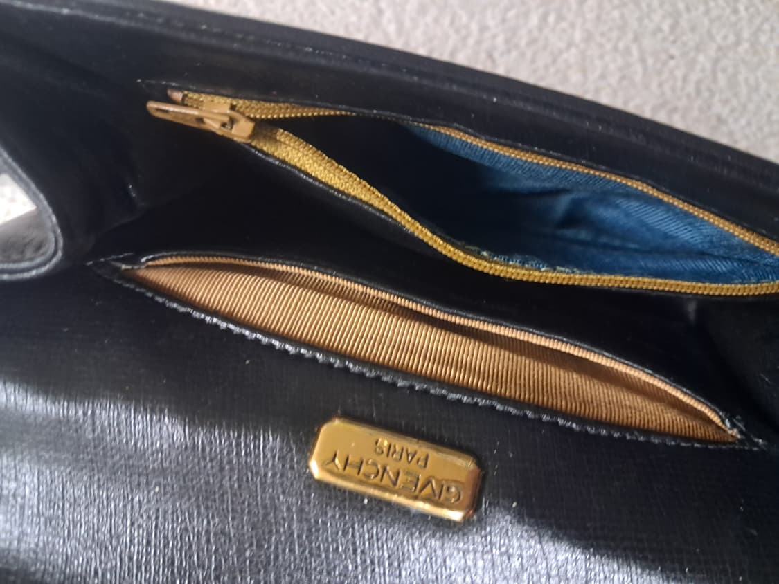 지방시(Givenchy)의 빈티지 블랙 가죽 숄더백 상품이미지9