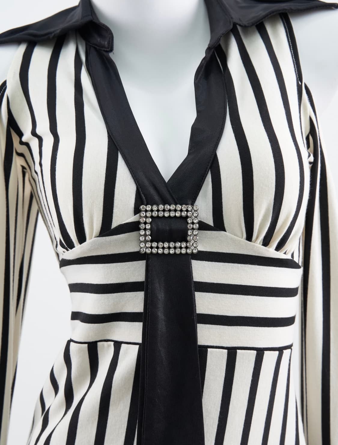 다이아 스트라이프 큐빅 오프숄더 탑 셔츠 d.i.a. 오네갸루 상품이미지3