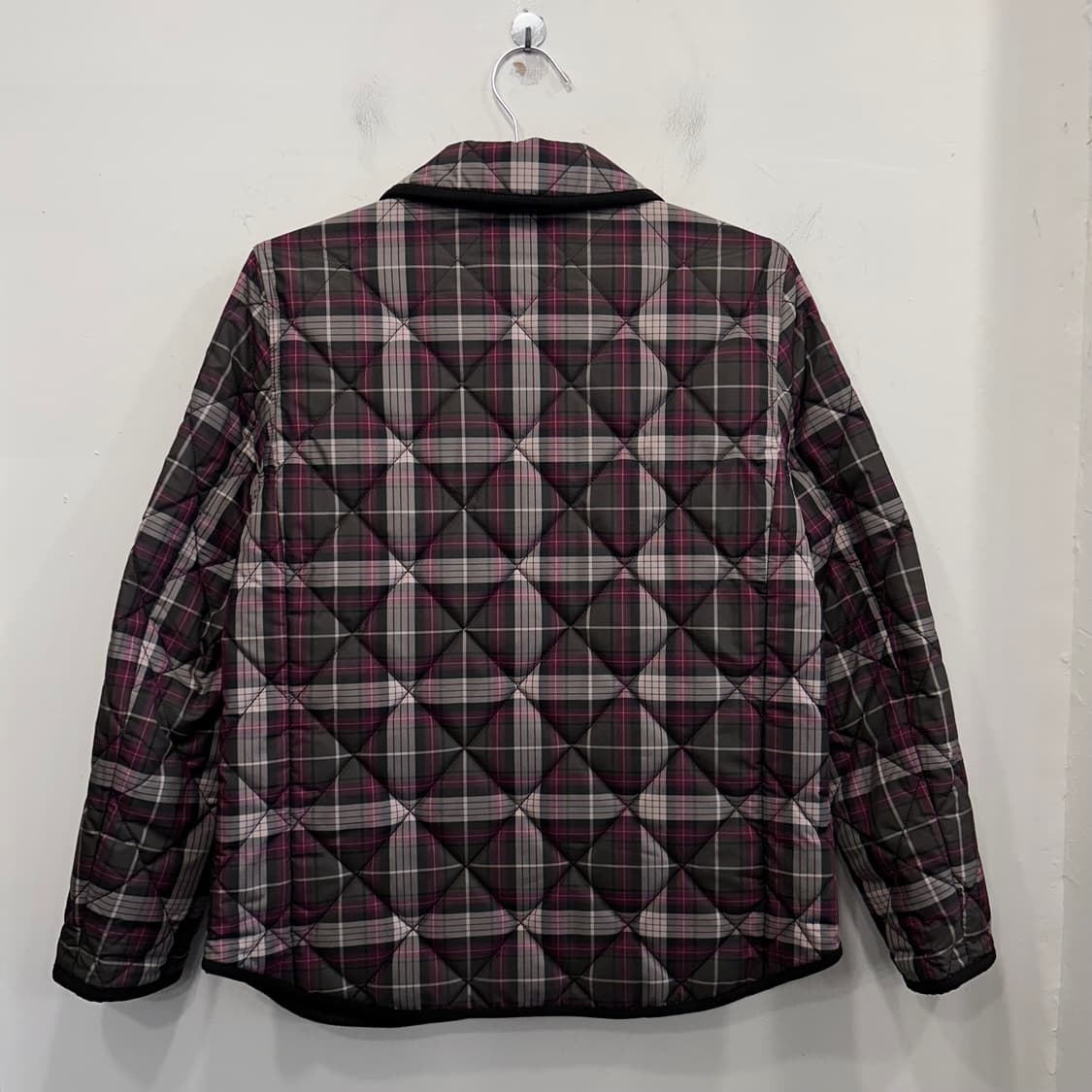 BCBG 체크패턴 카라 퀼팅 누빔 경량패딩 상품이미지5
