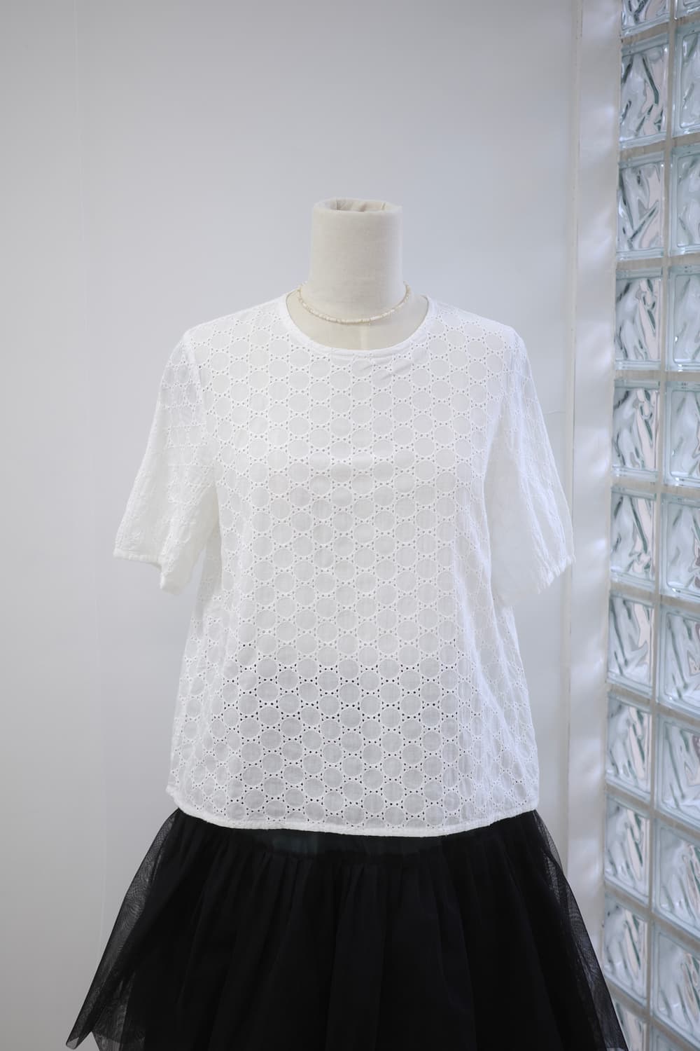 Dot white punching Blouse 상품이미지6