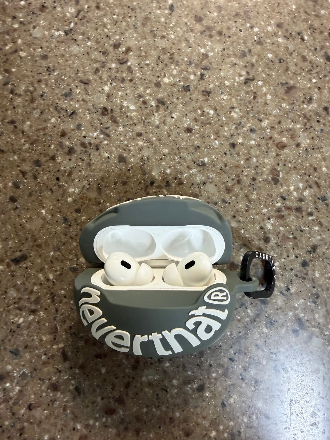 케이스티파이 x 디스이즈네버댓 페블 컬렉티블 에어팟 프로 케이스 그레이 상품이미지4