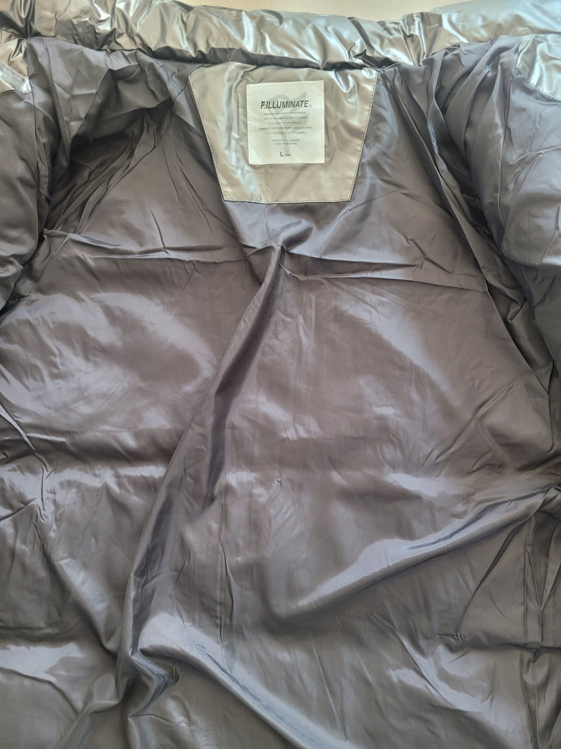 필루미네이트 글로시 레더 패딩 차콜 L 새상품 상품이미지3