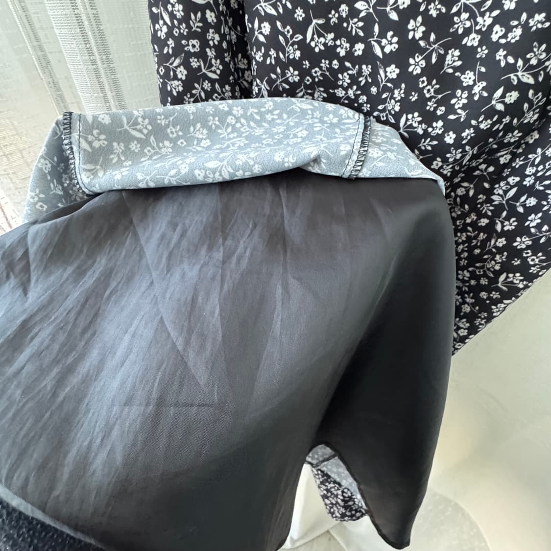 블랙 화이트플라워 패턴 롱스커트 상품이미지5