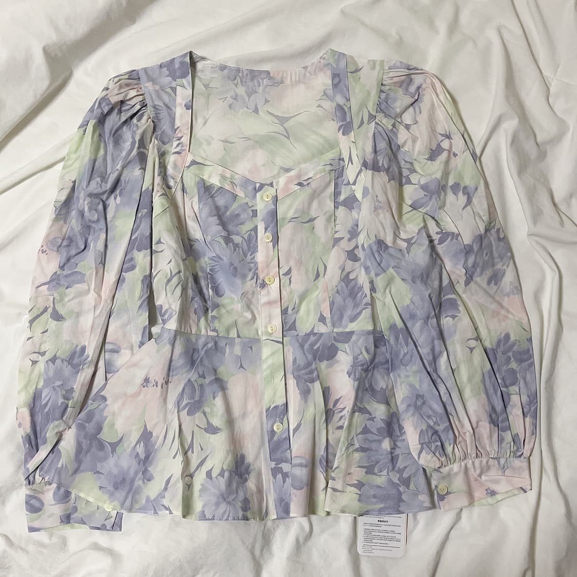 새상품 ) 임블리 파스텔플라워 수채화 블라우스 상품이미지4